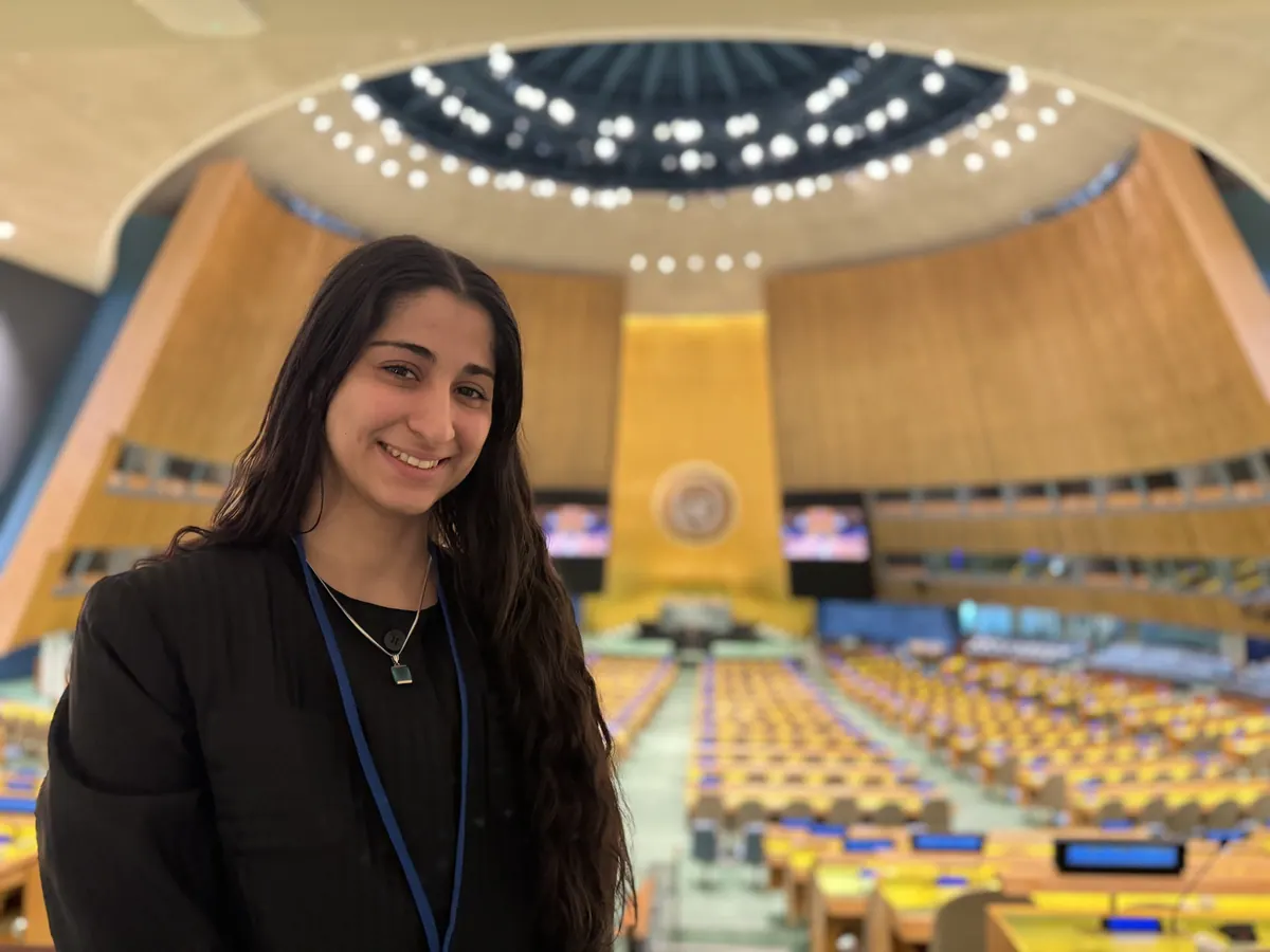 Luana Diniz Tormin na sede da ONU